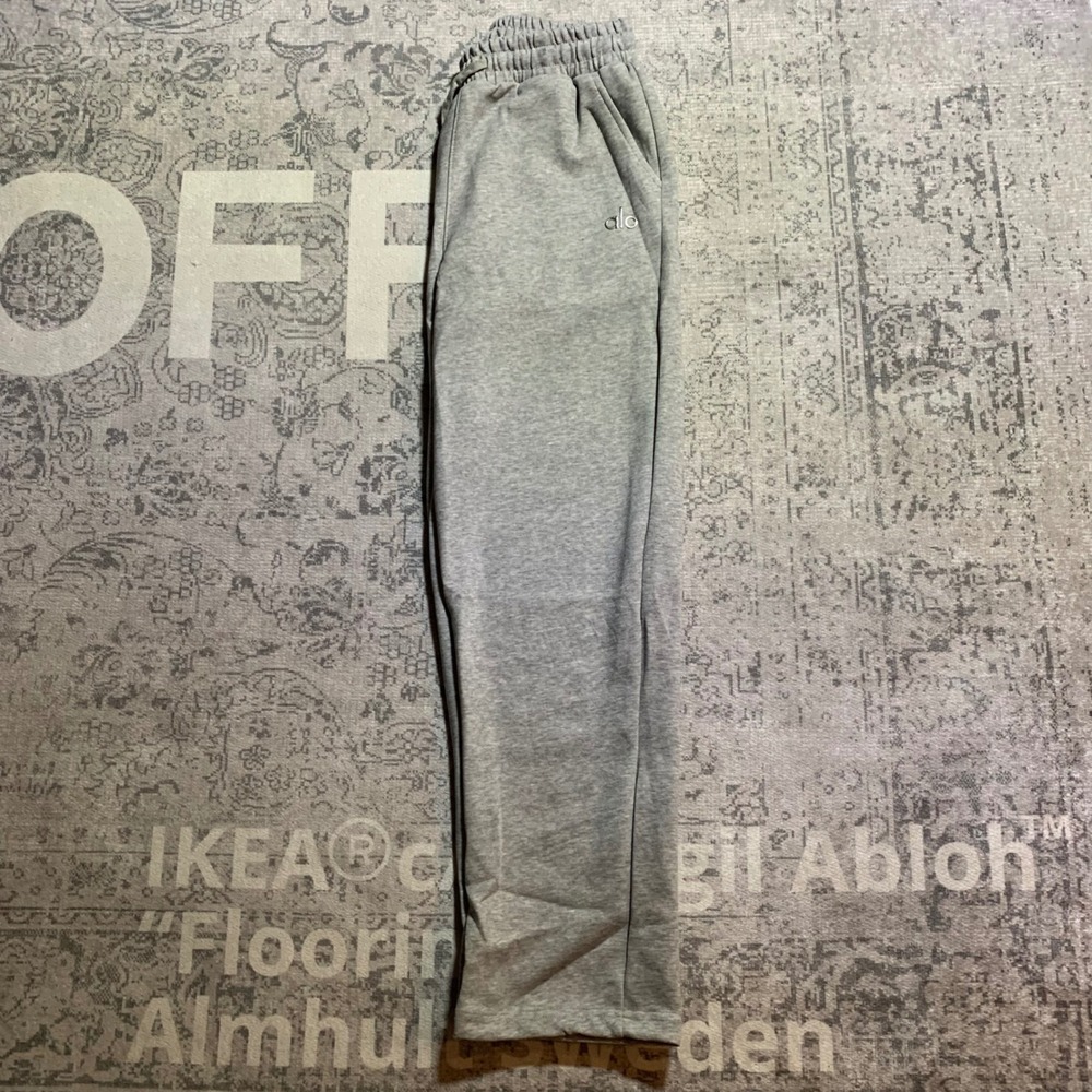 Alo Yoga Grey Heather Quarter Zip Pullover and Open Leg Sweatpants Set Medium - Picture 9 of 11